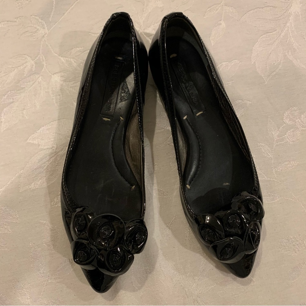 BCBGMAXAZRIA Black Patent Leather Flats. - size 6.5